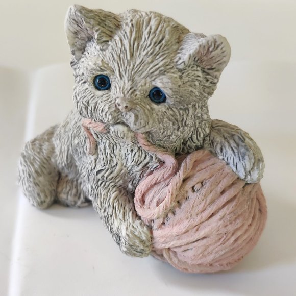 Vintage Stone Critters Cat Grey Himalayan With Pink Yarn Ball 1988 Glass… - Picture 6 of 7